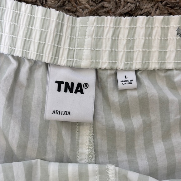 Aritzia Light Green and White Striped Women’s Shorts - Picture 2 of 4